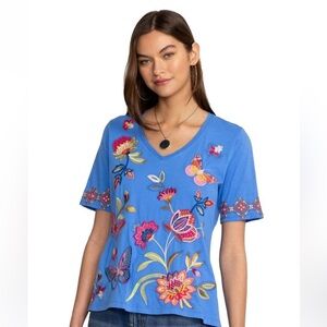 Johnny Was Gracey Trapunto V Neck Tee Shirt Blue Ultramarine Embroidery Medium